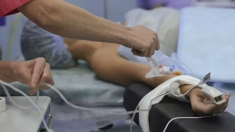 A nurse inserting IV needle into Patient 's vein Video stock 82506407