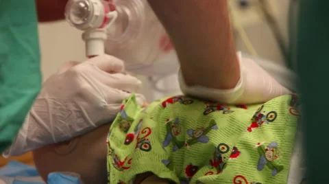 Nurse practicing CPR on a infant dummy Vídeo Stock 56567055