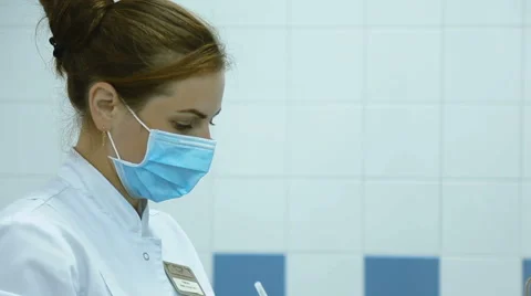 Nurse is preparing an IV Stock Footage 67623756