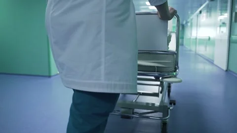 Nurse rolls an empty patient bed Video stock 154277813