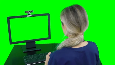 Nurse sitting in front of computer talking to patient. Telemedicine video chat Vídeos de archivo 132012663