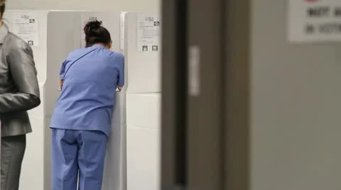 A nurse voting Видео 12489479