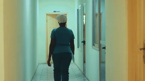 Nurse walking with file in hand Stock-Footage 172084339