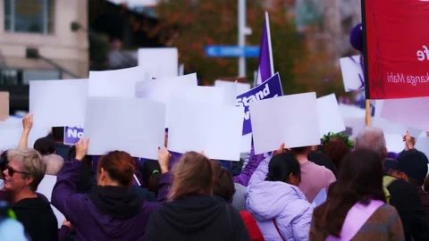 Nurses and health workers strike for pay equity and safer work environment 動画素材 155385202