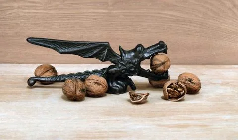 Nutcracker and walnuts Foto stock
