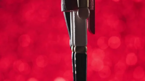 The Nutcracker is being revealed by moving the camera up while it is turning to Vídeos de archivo 321680232