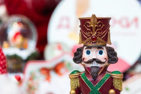 Nutcracker Drummer Figurine with Elaborate Uniform and Christmas Decoration Foto stock