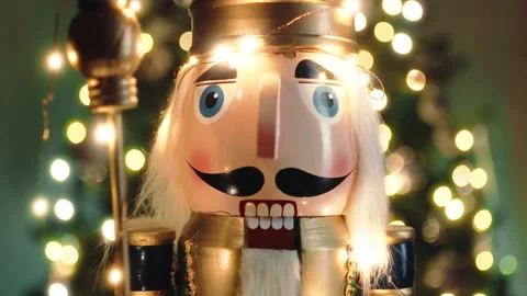 Nutcracker puppet Christmas against the Christmas tree Vídeos de archivo 221100660