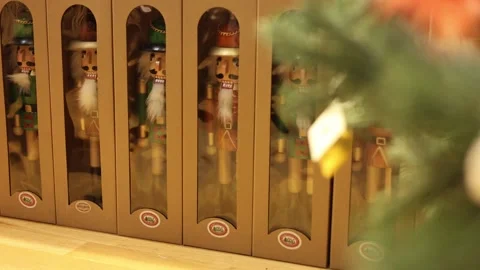 Nutcracker soldier near the Christmas tree 스톡 동영상 285328749