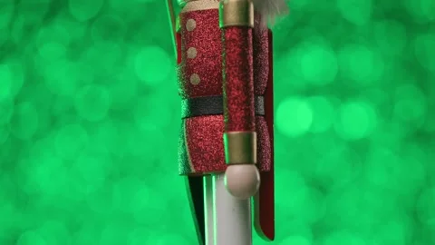 The Nutcracker is spinning to face the camera on a vibrant green background Vídeos de archivo 321680782