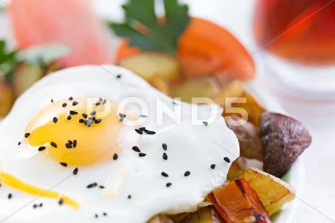 Nutritious fried egg and vegetables Stock Photos