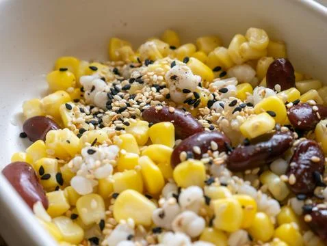 Nutritious grain salad with sweet corn, red kidney beans, pearl barley and .. Stock-Fotos