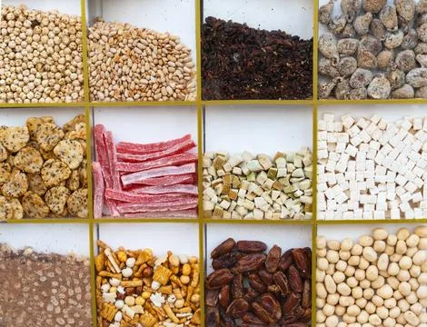 Nuts and Dry Fruit on Display at a Street Kiosk Stockfoto's