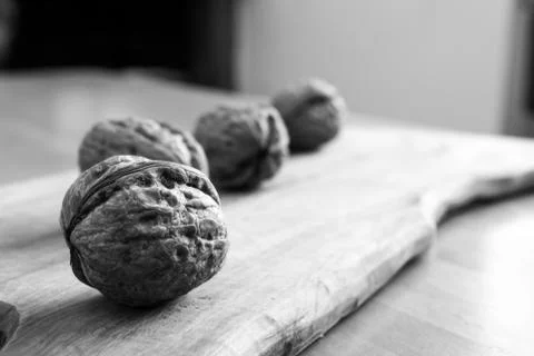 Nuts on a chopping board Foto stock