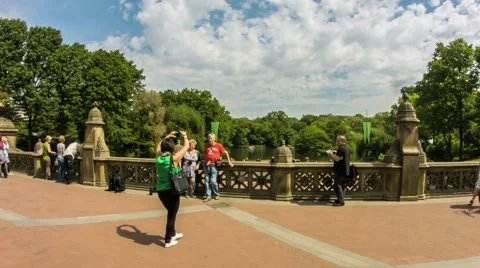 NY Central Park People Posing for Pics Stock Footage 40387124