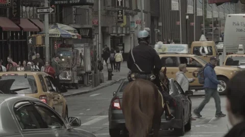 NY Time Square Cop on a Horse Stock Footage 40367504