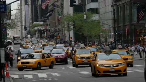 NYC 4K 5th Ave traffic 25P Stockbeeldmateriaal 41233234