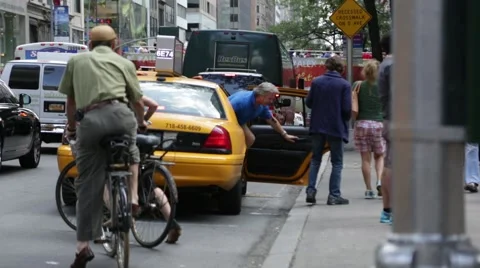 NYC B Roll - People exiting yellow cab Video stock 40572549