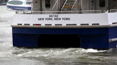 NYC Ferry Sails Away 스톡 동영상 77394381