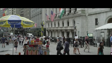 NYC long shot of public Vidéo 57309733