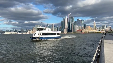 NYC Skyline Ferry slo mo 10-22-23 스톡 동영상 254709407