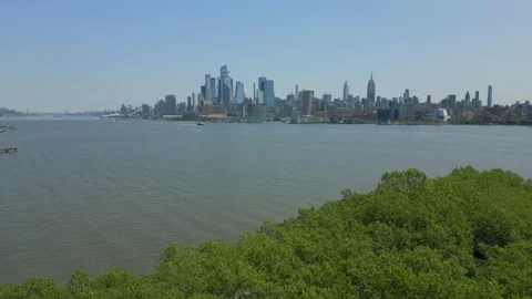 NYC skyline Spring time 4k 스톡 동영상 241518852