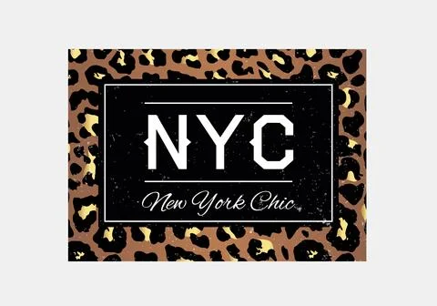 NYC slogan typography on leopard pattern background. Fashion t-shirt design.. Illustrazione stock