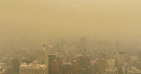 NYC Smoke From Canada Disaster Vídeos de archivo 243233873