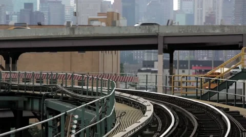 NYC Subway train comes around corner on elevated track color corrected Stock Footage 40521720