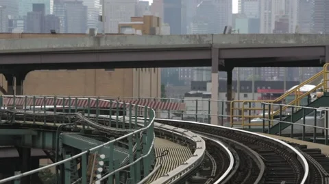 NYC Subway train comes around corner on elevated track Stock Footage 40521737