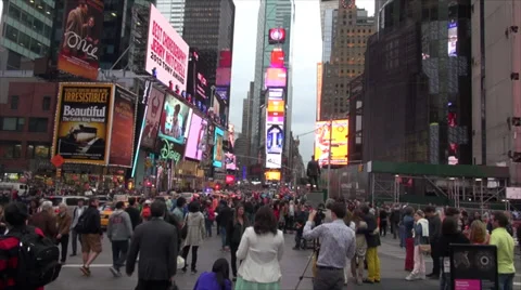 NYC - Times Square - Real Time Stock Footage 39503371