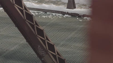 Nyc traffic passes under bridge with pov through its metal beams Vídeos de archivo 251220206