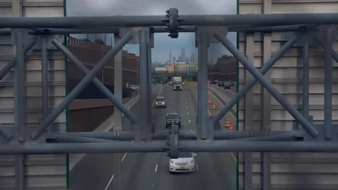 NYC, View Through Chain Link Fence, Daytime 库存影片 103591110