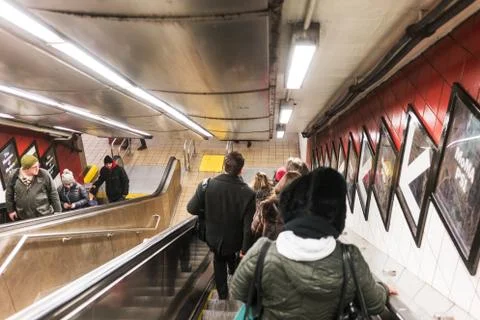 NYC/USA 02 JAN 2018 - people going down the stairs of the New York subway. Foto stock