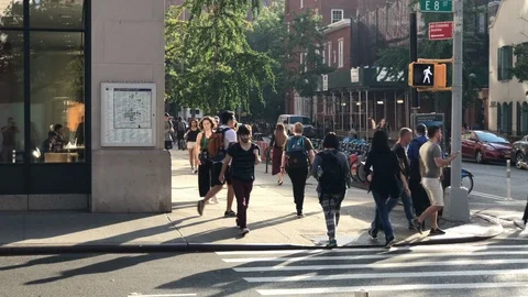 NYU students busy intersection crosswalk 8th street University Place people c 動画素材 105685429