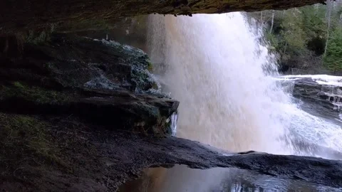 O Kun De Kun Falls Michigan Stock Footage 277918163