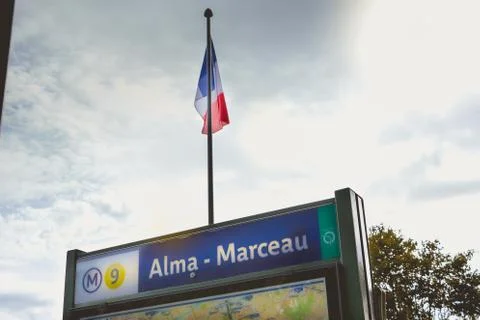 Oad sign indicating RATP entry of underground line Alma-Marceau metro line 9  스톡 사진