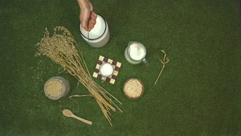 Oat milk. Slow motion 2x. Top view. Stockbeeldmateriaal 122589428