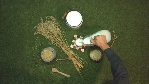 Oat milk. Slow motion 2x. Top view. Видео 122589584
