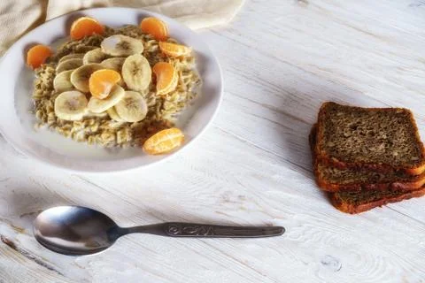 Oatmeal with fruit for breakfast Fotos Stock