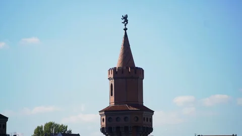 Oberbaum Bridge in Berlin Video stock 99651323