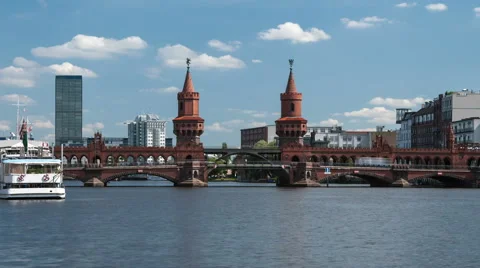 Oberbaum Bridge at day time time lapse Stock Footage 65109854