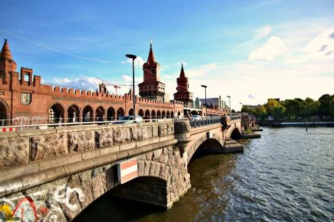 Oberbaum bridge spree river Stock-Fotos