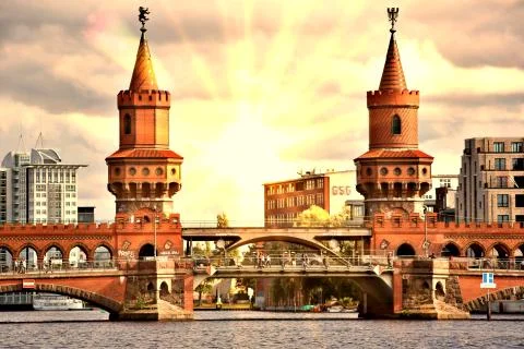 Oberbaum bridge spree river Stock-Fotos