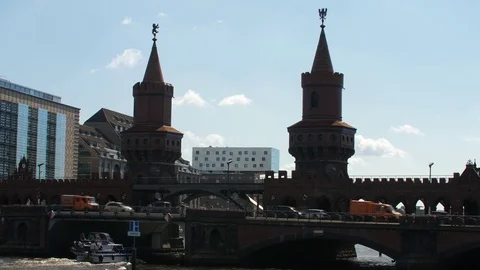 Oberbaumbrücke (Oberbaum Bridge) Stock-Footage 78412851