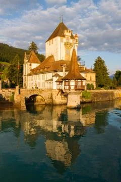 Oberhofen Castle Reflection Stock-Fotos