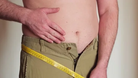 Obese man slapping his beer stomach. Видео 194367950