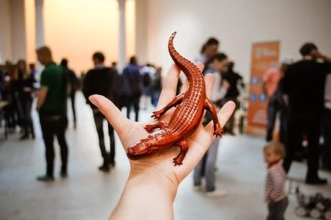 Object in the form of crocodile printed on a 3d printer and covered with enam Foto stock