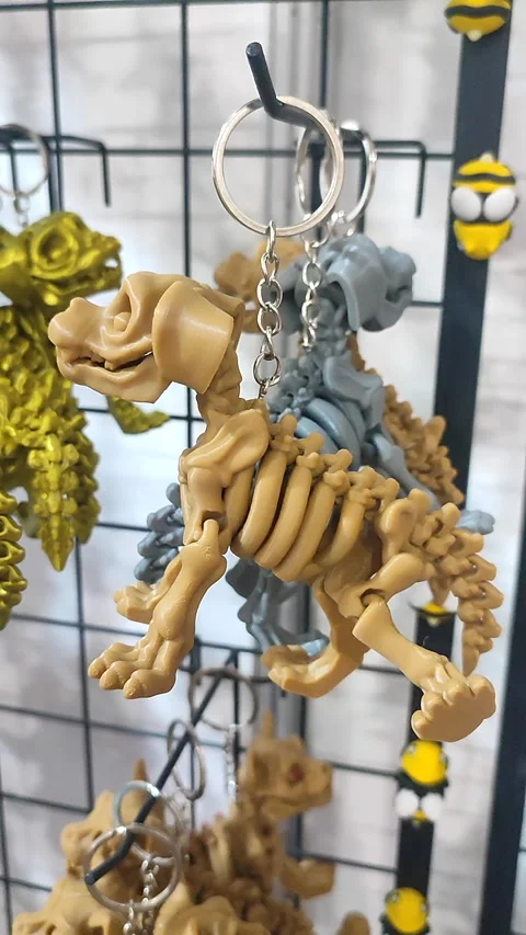 Objects keychains form dog skeleton models toys printed on 3D printer. Vertical Stockbeeldmateriaal 303881305