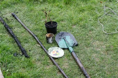 Objects that lay at the bottom of the well before it was cleaned. Foto stock
